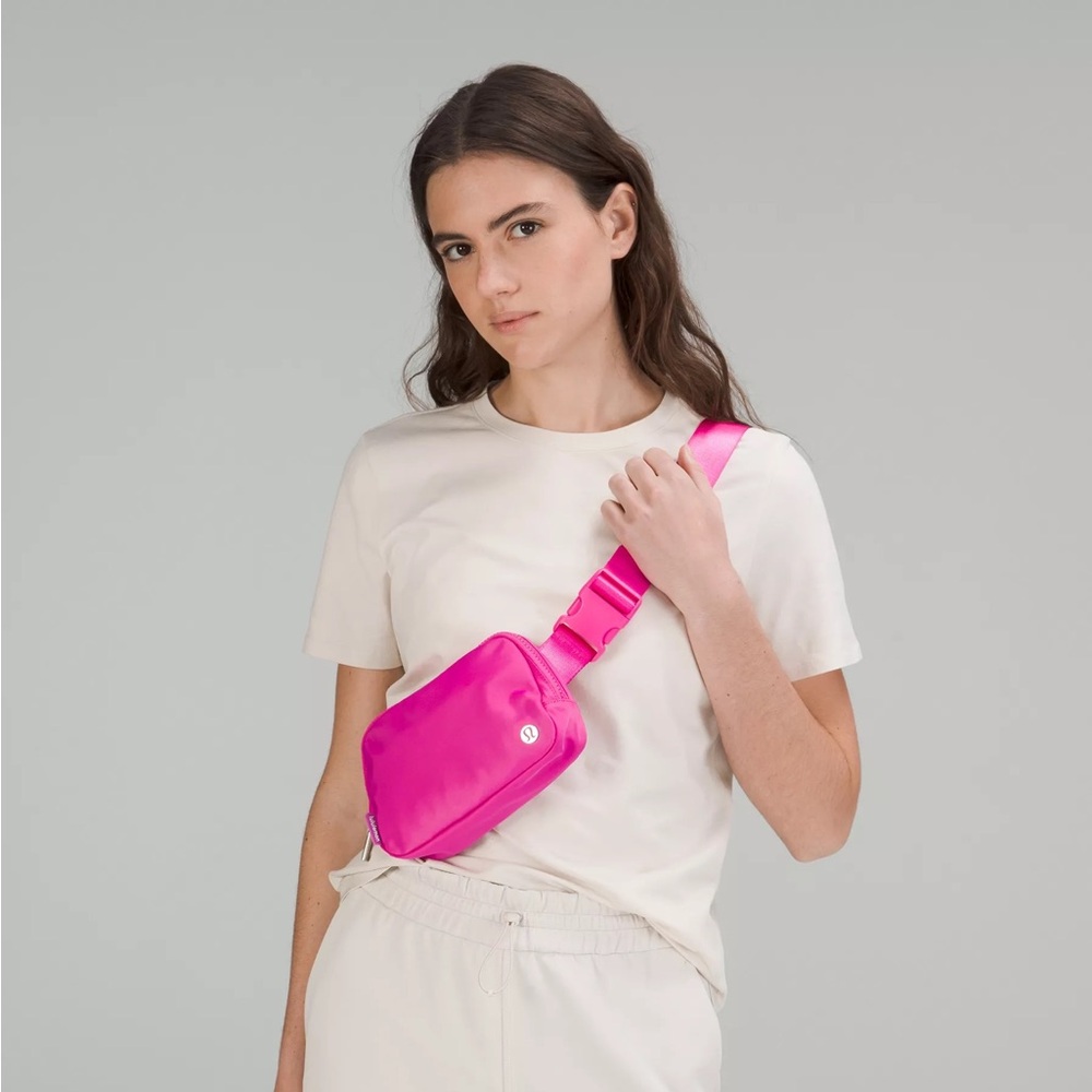 NWT Lululemon Belt Bag Sonic Pink